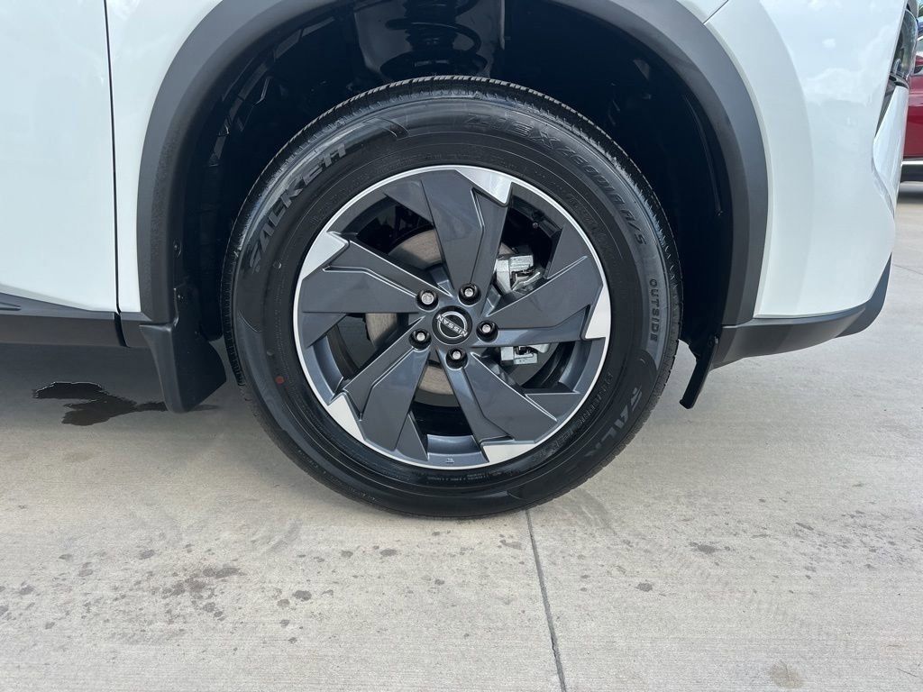 2025 Everest White Pearl Nissan Rogue SV FWD SUV