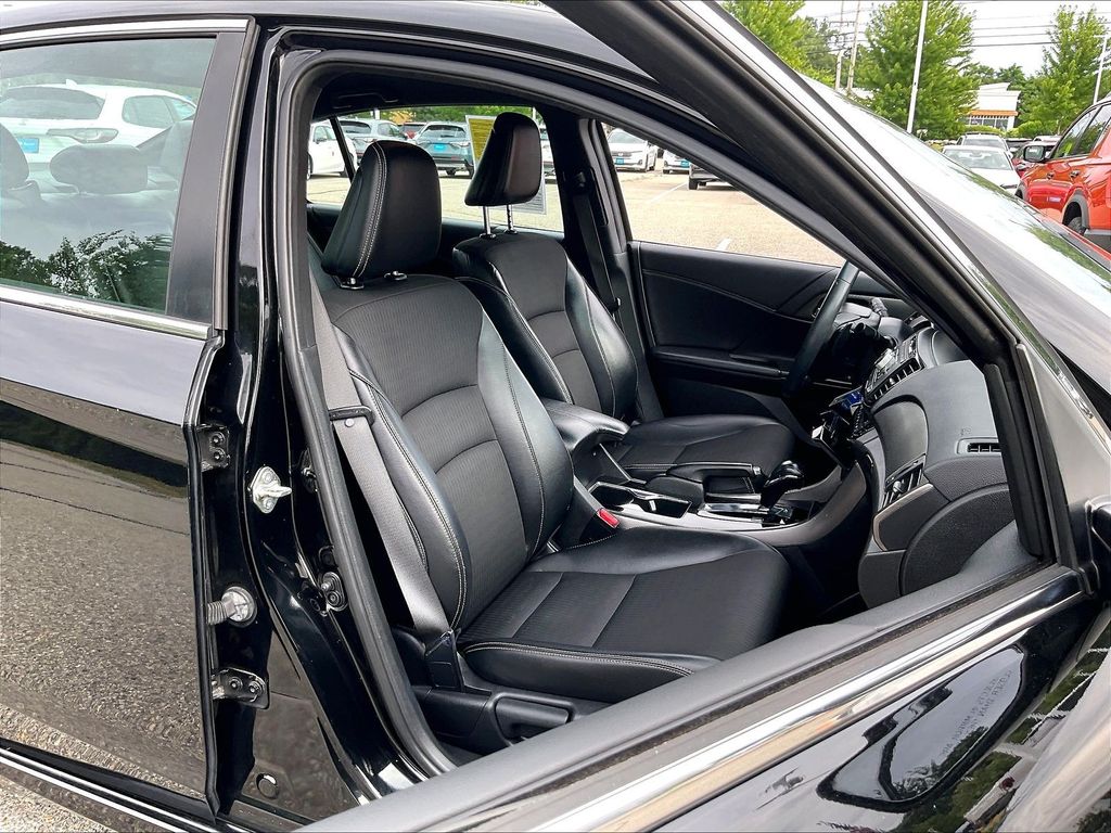 2016 Honda Accord — photo 11