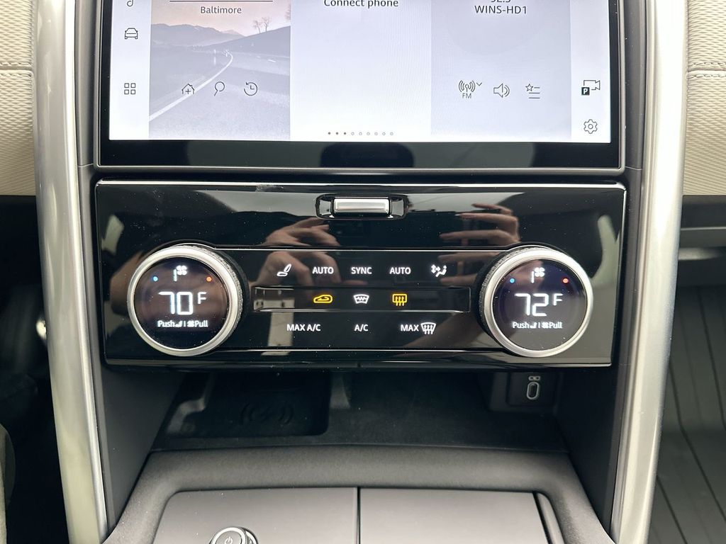 Thumbnail: 2026 Land Rover Discovery - 13