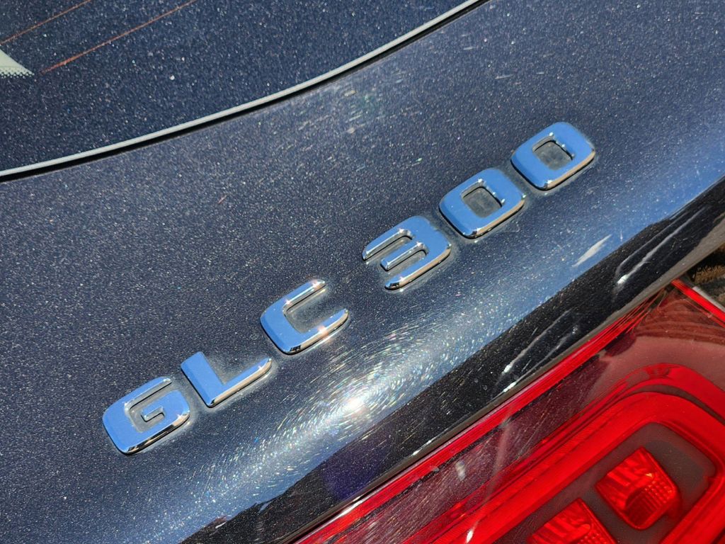 2021 Mercedes-Benz GLC GLC 300 12