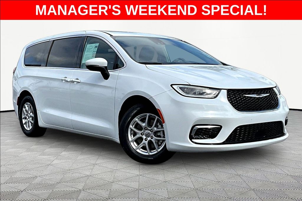 Bright White Clearcoat 2023 Chrysler Pacifica Minivan Front-Wheel Drive 9-Speed Automatic