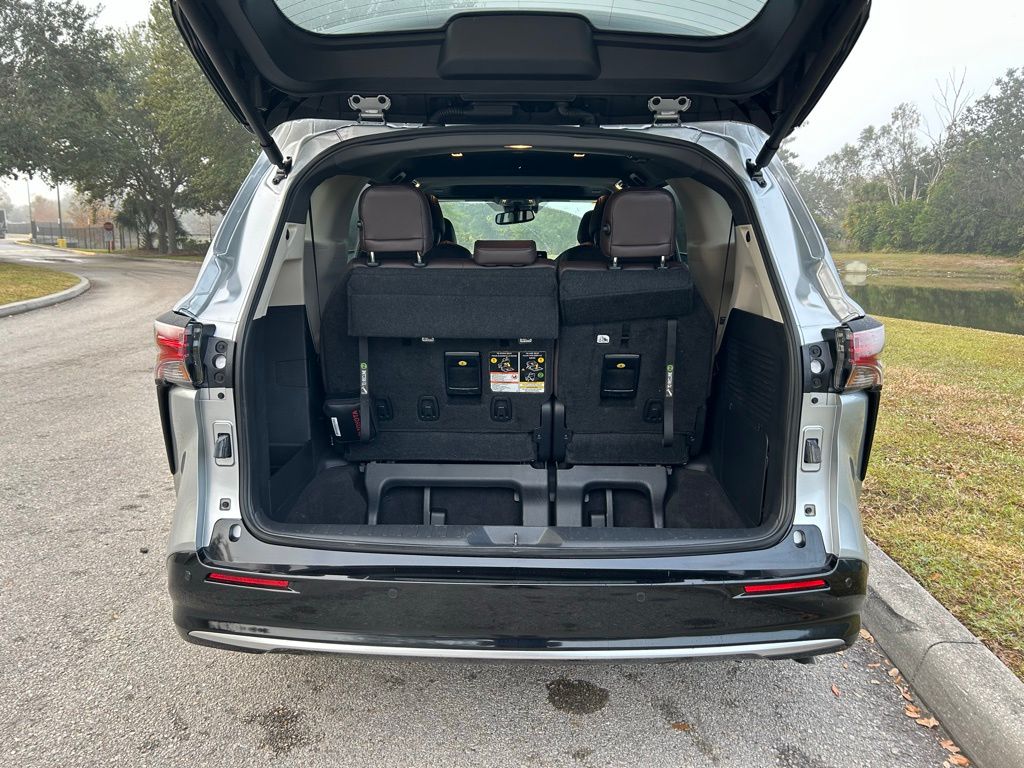 Thumbnail: 2024 Toyota Sienna - 10