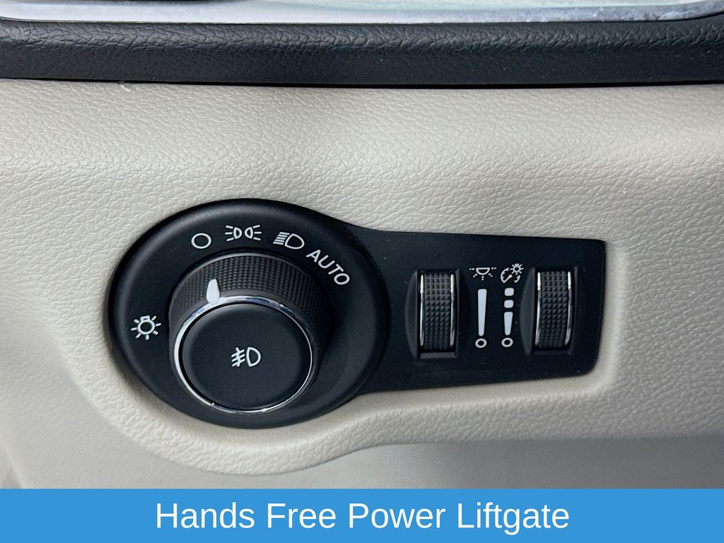 Used Car 2019 Chrysler Pacifica  Touring L Plus For Sale Under $20,000 In Austin, Texas