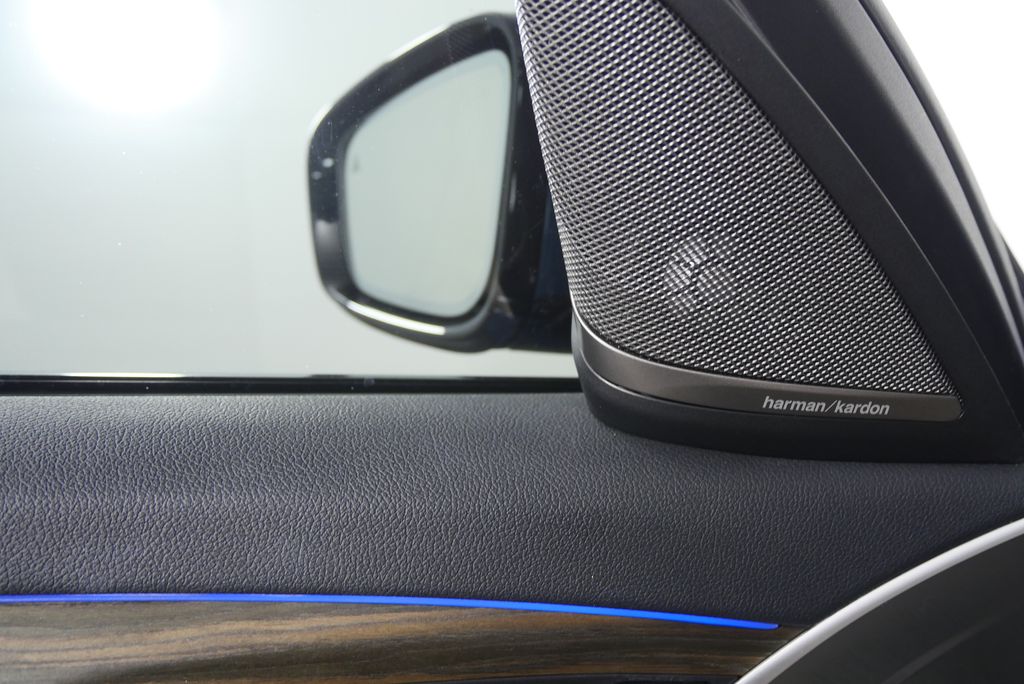 Thumbnail: 2023 BMW 5 Series - 10