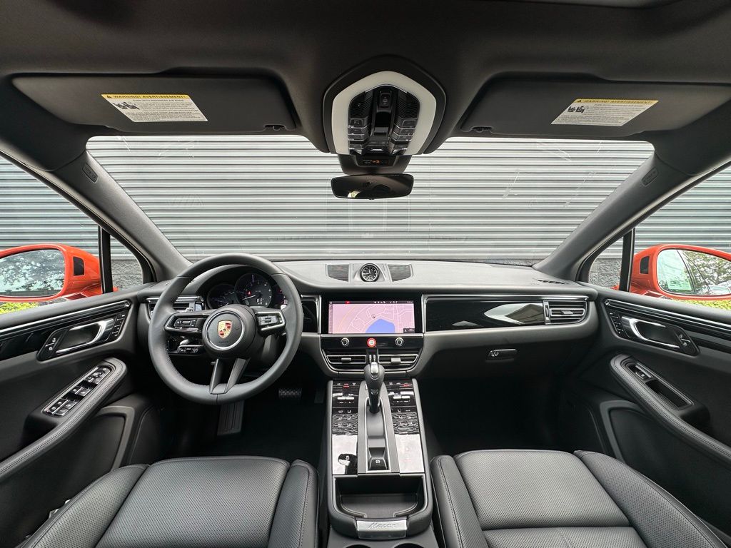Thumbnail: 2025 Porsche Macan - 32