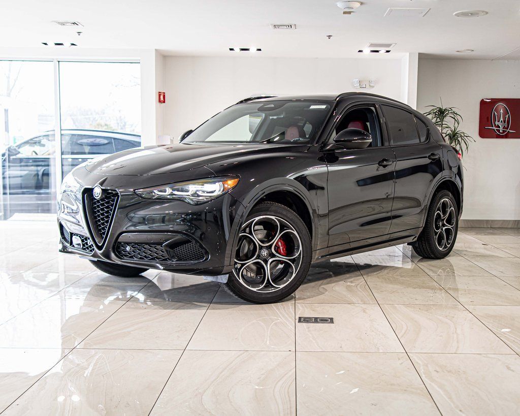 2025 Alfa Romeo Stelvio AWD