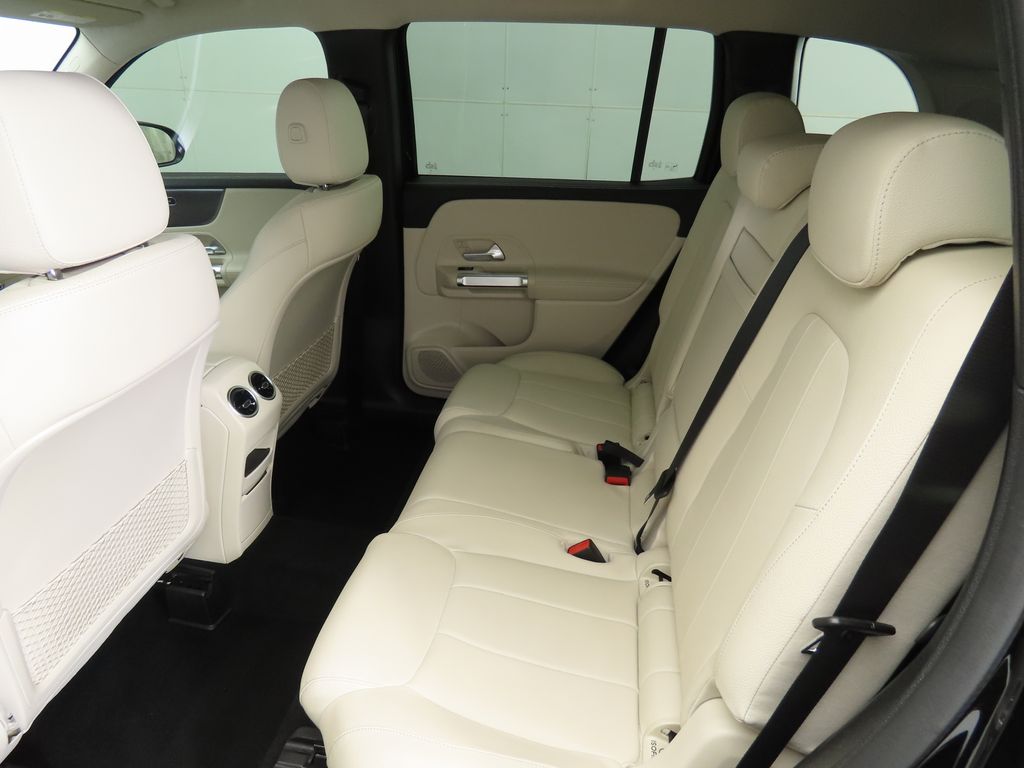 Thumbnail: 2022 Mercedes-Benz GLB - 19