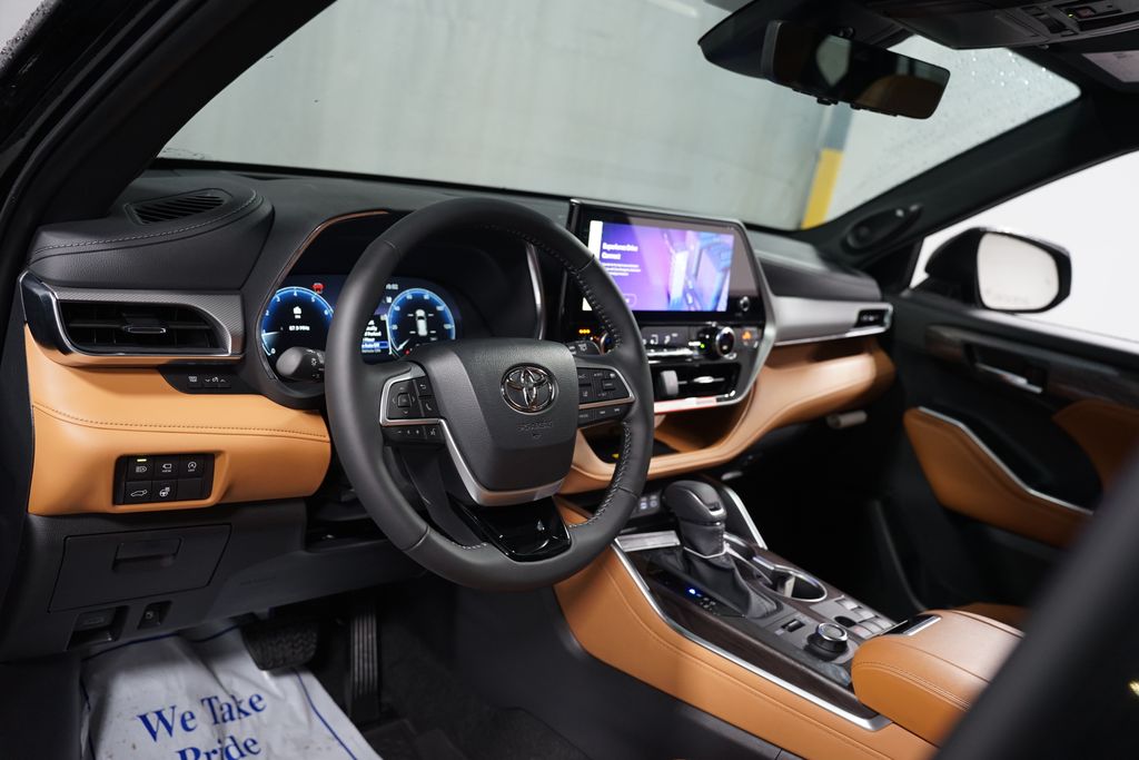 Thumbnail: 2026 Toyota Highlander - 11