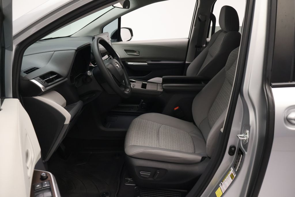Thumbnail: 2023 Toyota Sienna - 14