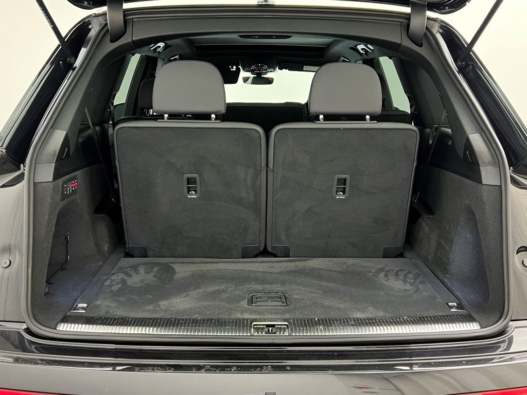 Thumbnail: 2021 Audi SQ7 - 9