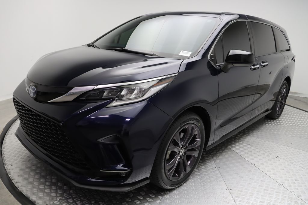 2022 Toyota Sienna XSE 2