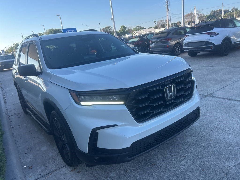 View vehicle photo 3