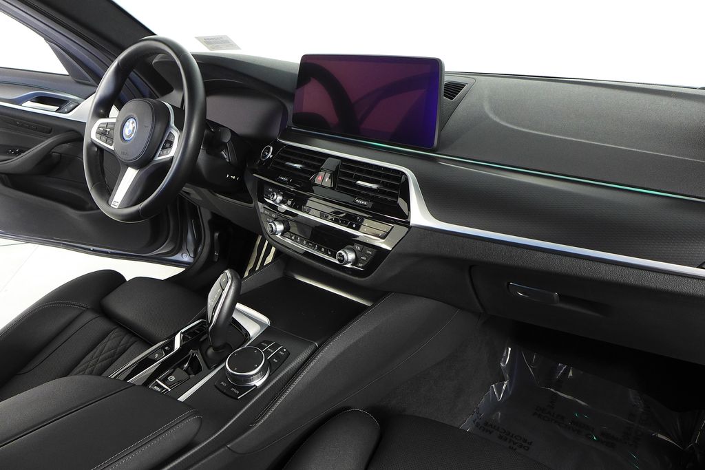 Thumbnail: 2023 BMW 5 Series - 13