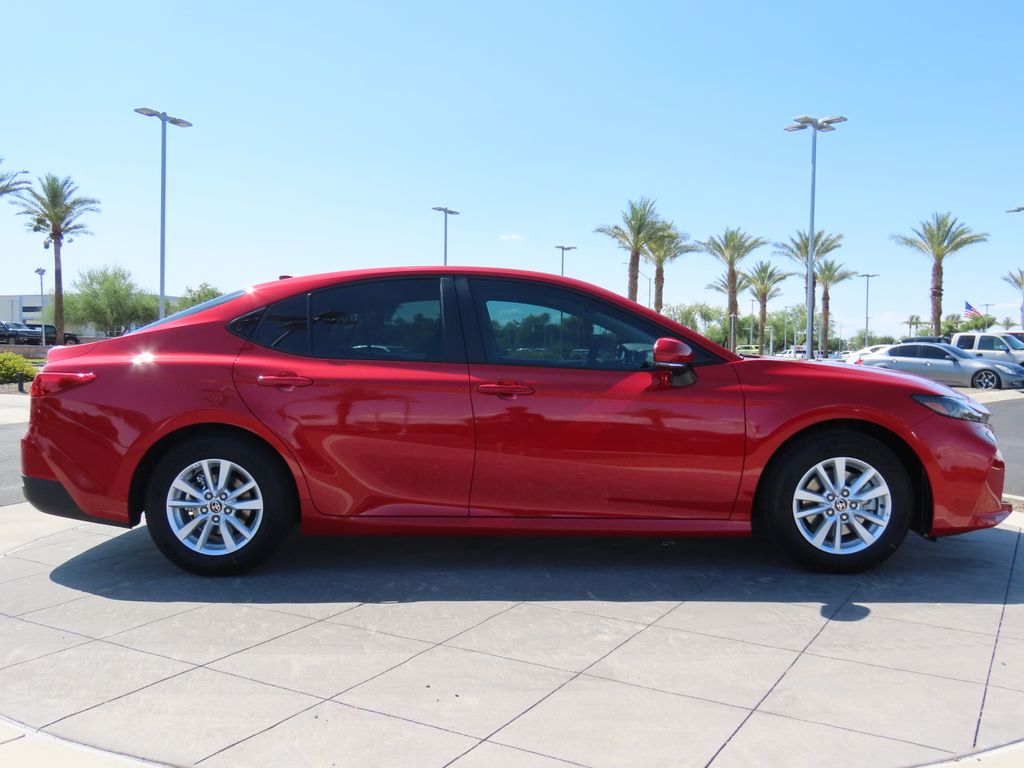 2025 Toyota Camry LE 4