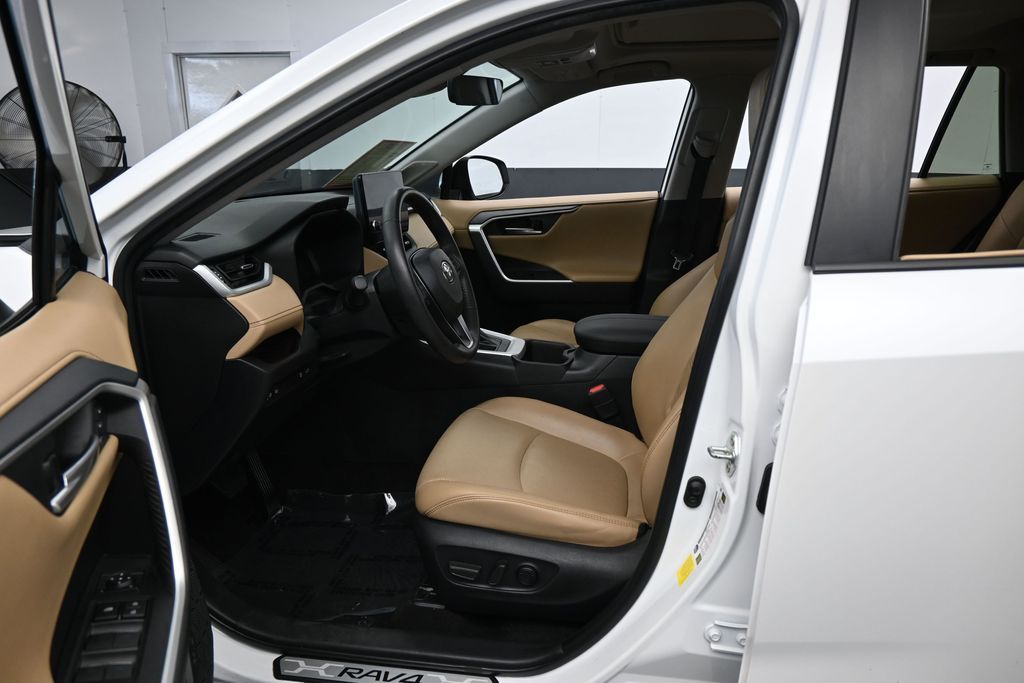 2023 Toyota RAV4 Limited - Photo 11