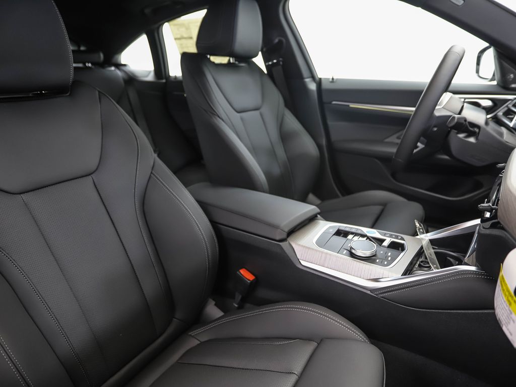 Thumbnail: 2025 BMW i4 - 31