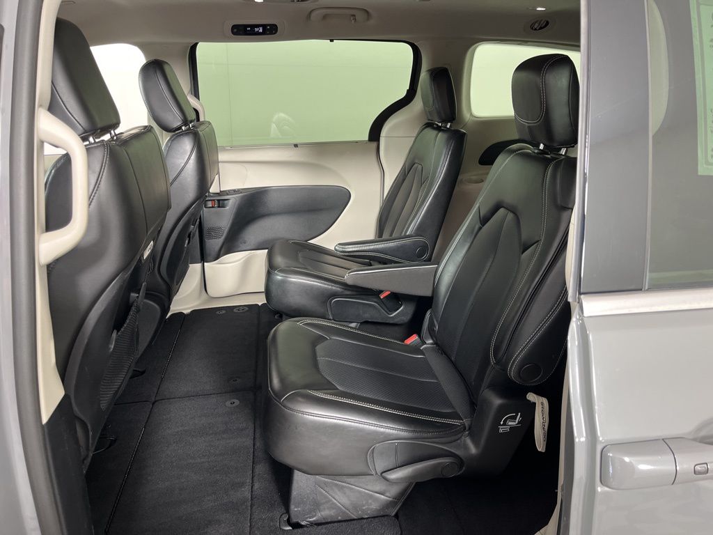 2023 Chrysler Pacifica Touring L 23