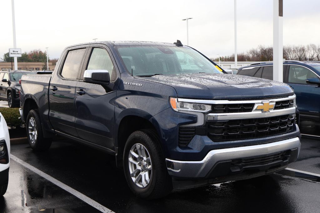 2022 Chevrolet Silverado 1500 LT 3