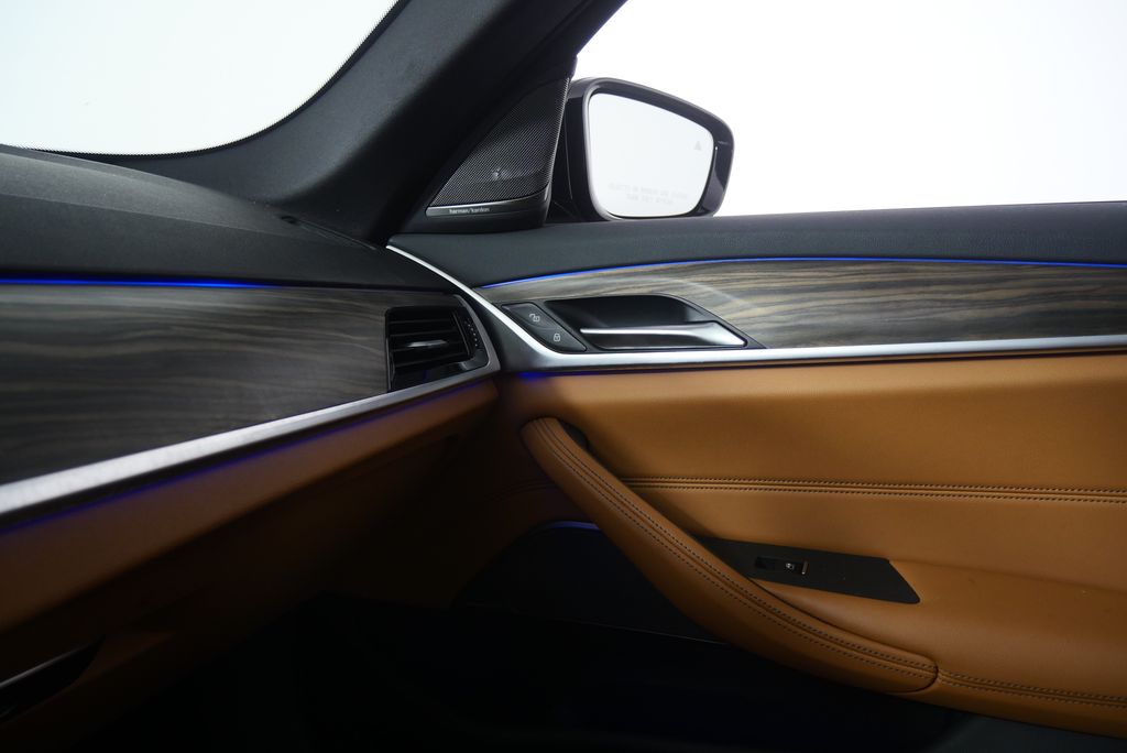 Thumbnail: 2023 BMW 5 Series - 25