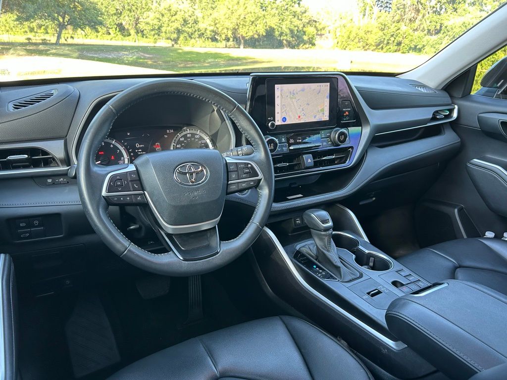 2023 Toyota Highlander XLE 12