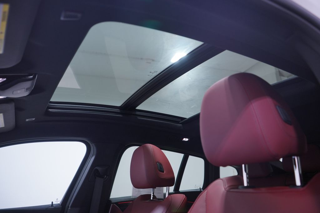 Thumbnail: 2025 BMW X4 - 8