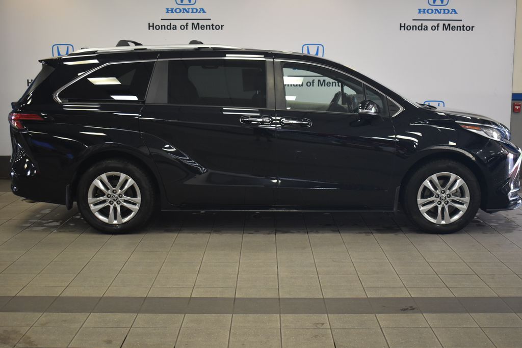 Thumbnail: 2022 Toyota Sienna - 6