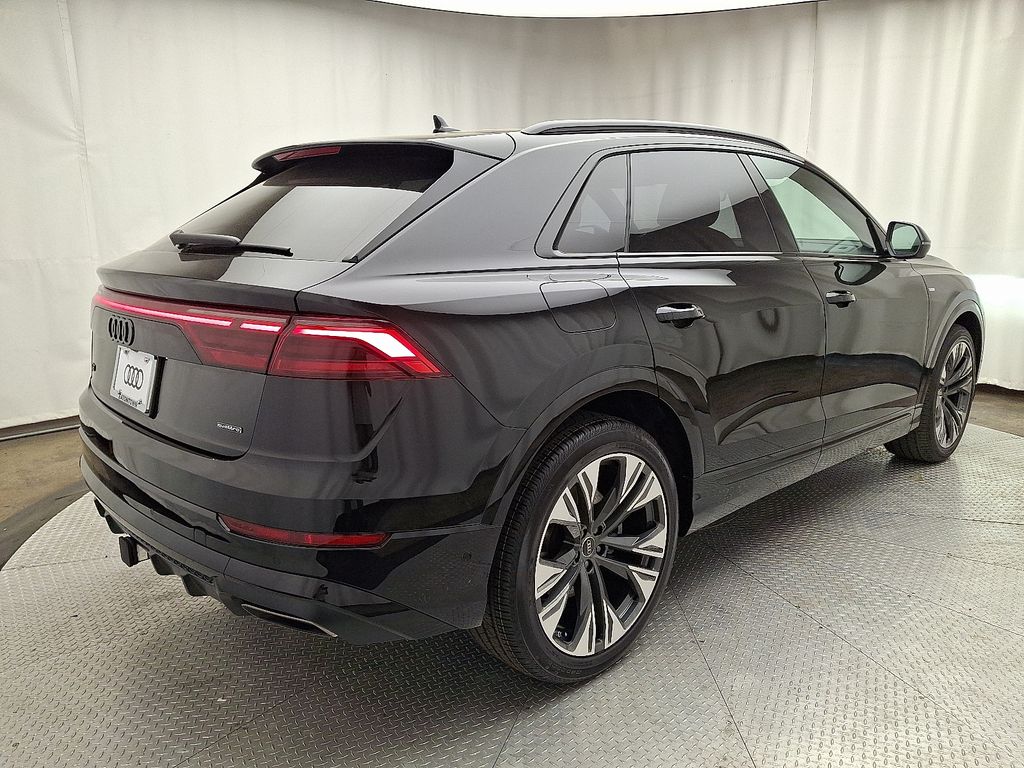 Thumbnail: 2026 Audi Q8 - 3