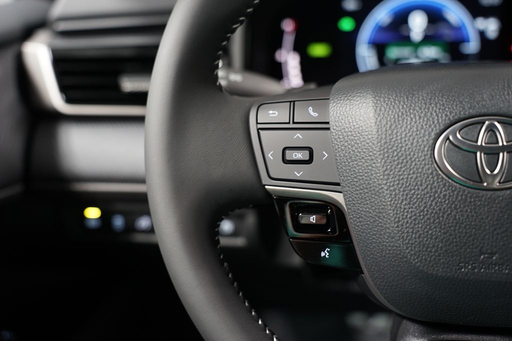 2025 Toyota Camry SE 14