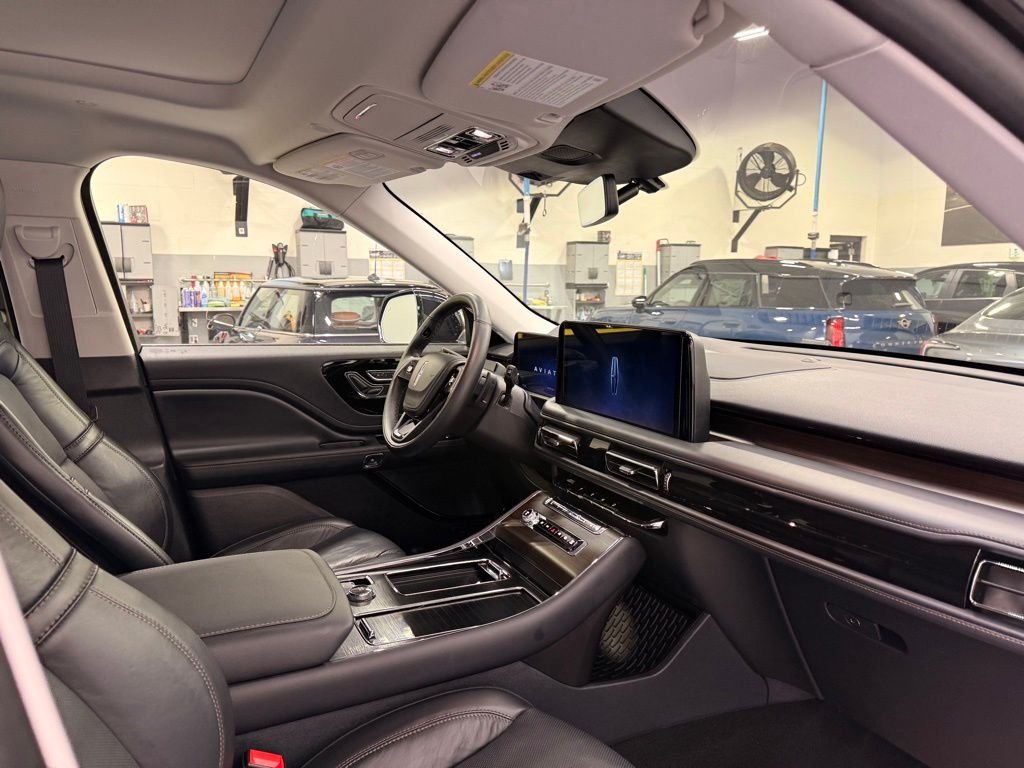 Thumbnail: 2025 Lincoln Aviator - 28