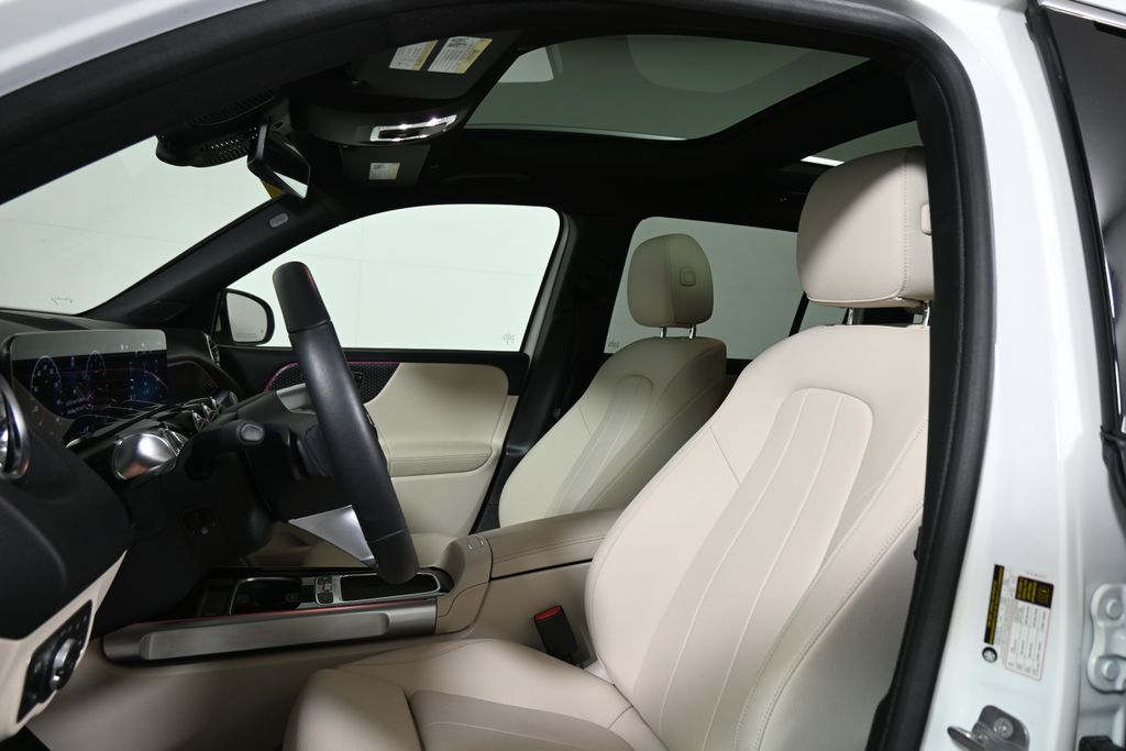 Thumbnail: 2025 Mercedes-Benz GLB - 5