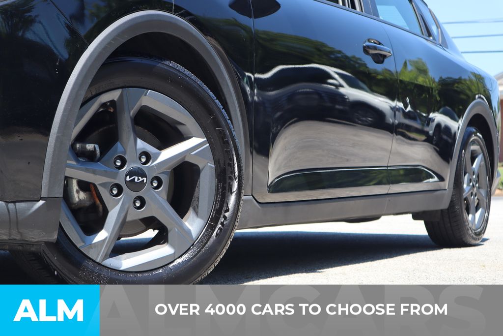 Used 2025 Black Kia LXS image 3