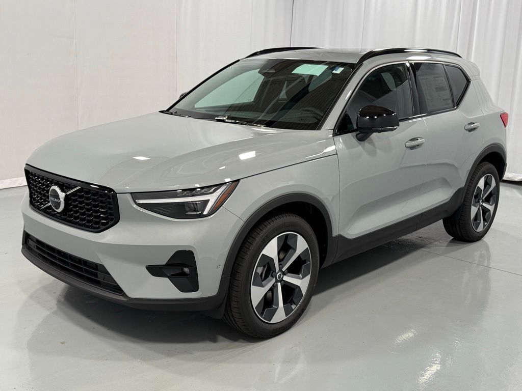 2026 Volvo XC40 B5 Plus AWD