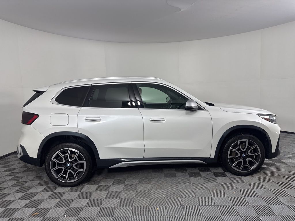 Thumbnail: 2023 BMW X1 - 4