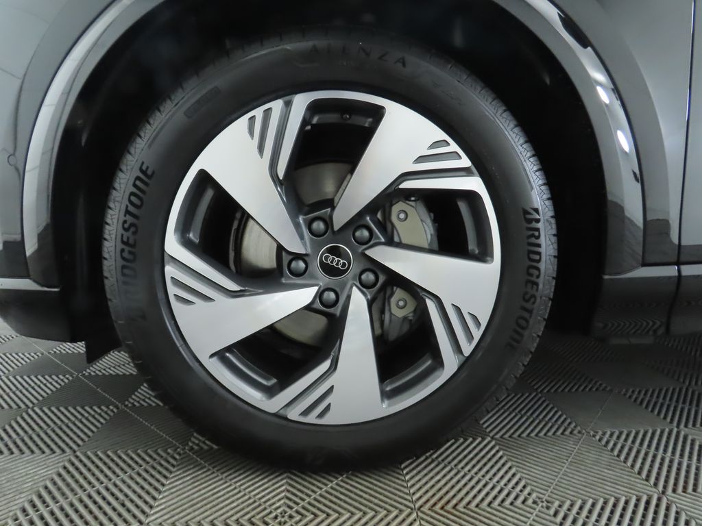 2025 Audi Q6 e-tron Premium 32