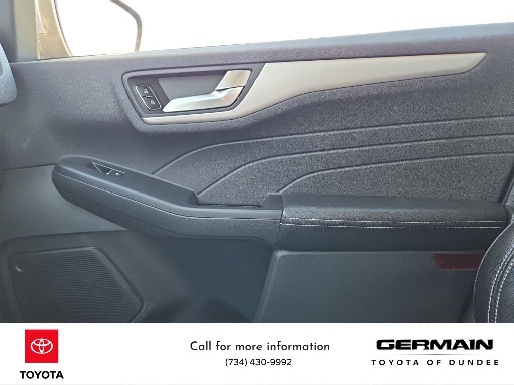 2022 Ford Escape SEL photo 32