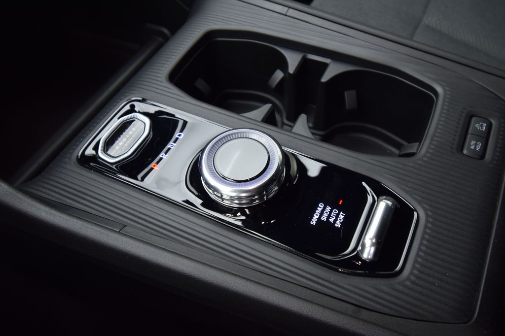 new 2026 Jeep Cherokee car, priced at $39,778