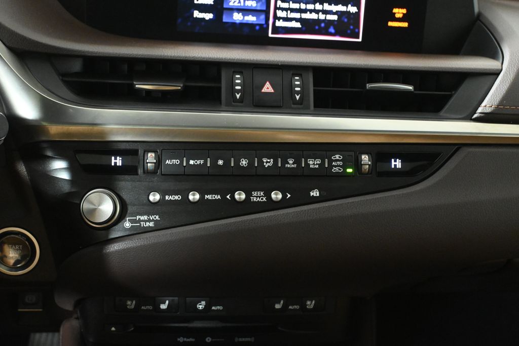 Thumbnail: 2021 Lexus ES - 23