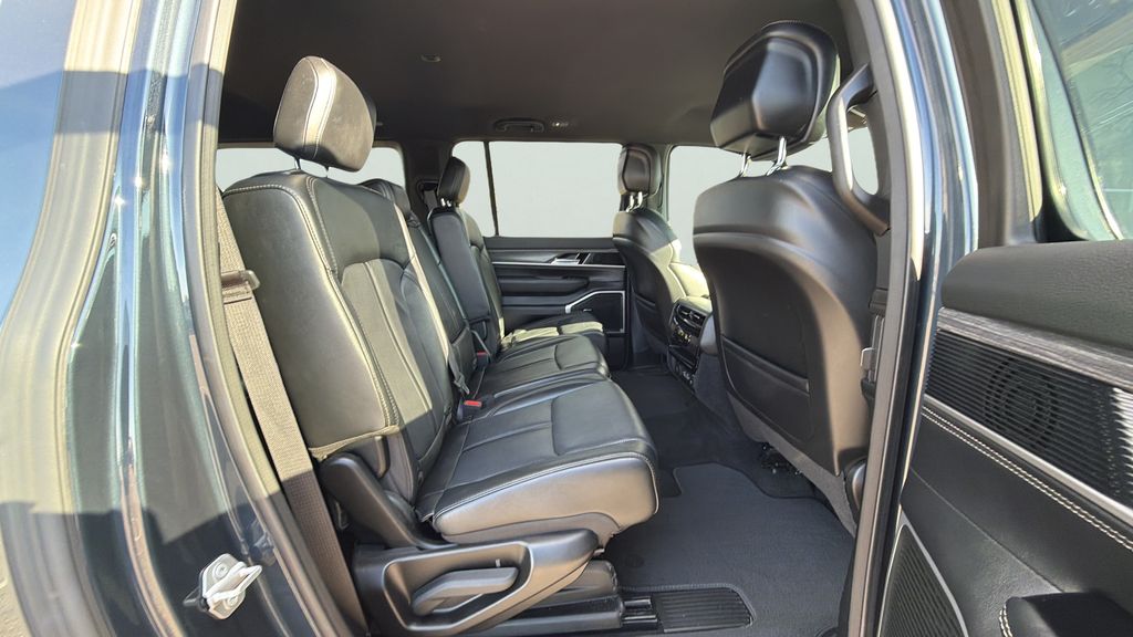 2024 Wagoneer L Wagoneer L