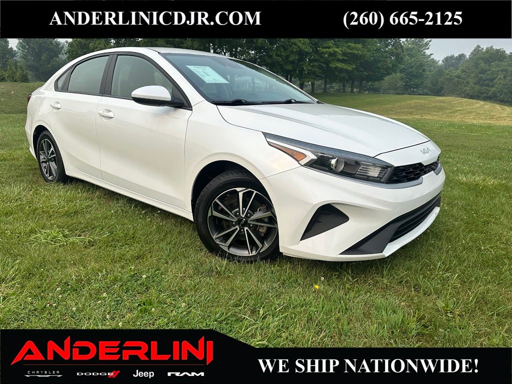 Snow White Pearl 2022 Kia Forte Sedan Front-Wheel Drive Continuously Variable Transmission