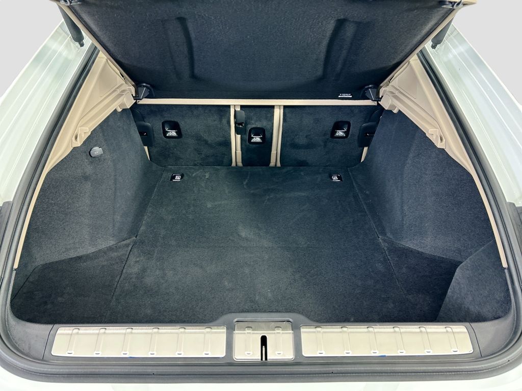 Thumbnail: 2026 Porsche Panamera - 29