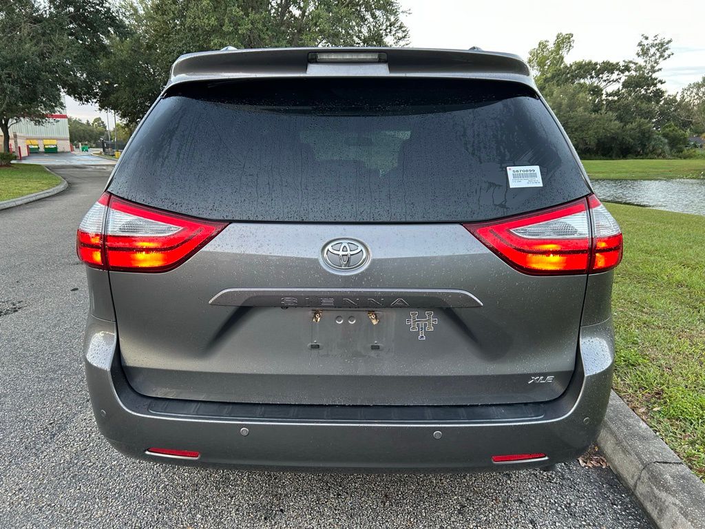 Thumbnail: 2017 Toyota Sienna - 4