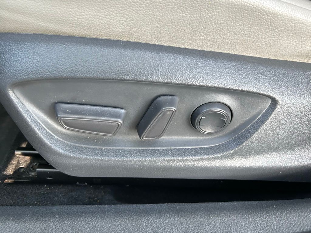 2021 Toyota Camry SE 16