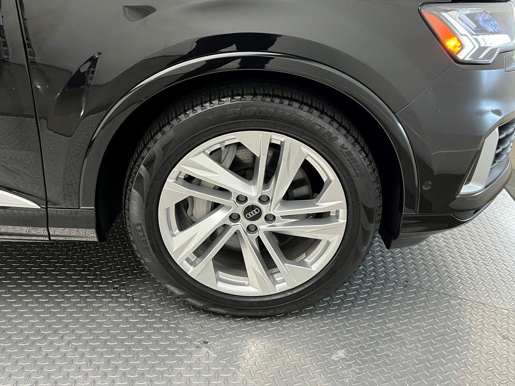 Thumbnail: 2023 Audi Q7 - 13