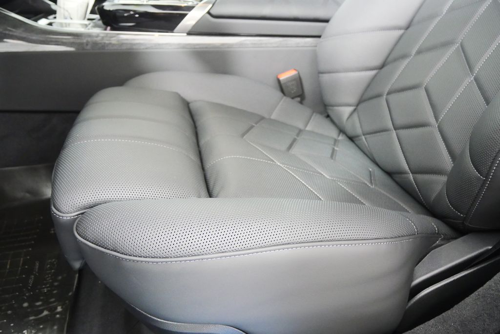 Thumbnail: 2026 BMW 7 Series - 10