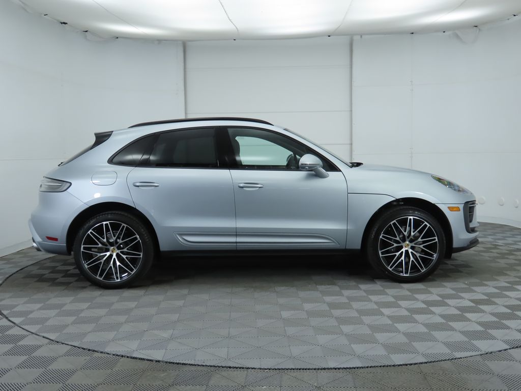 2025 Porsche Macan T 4