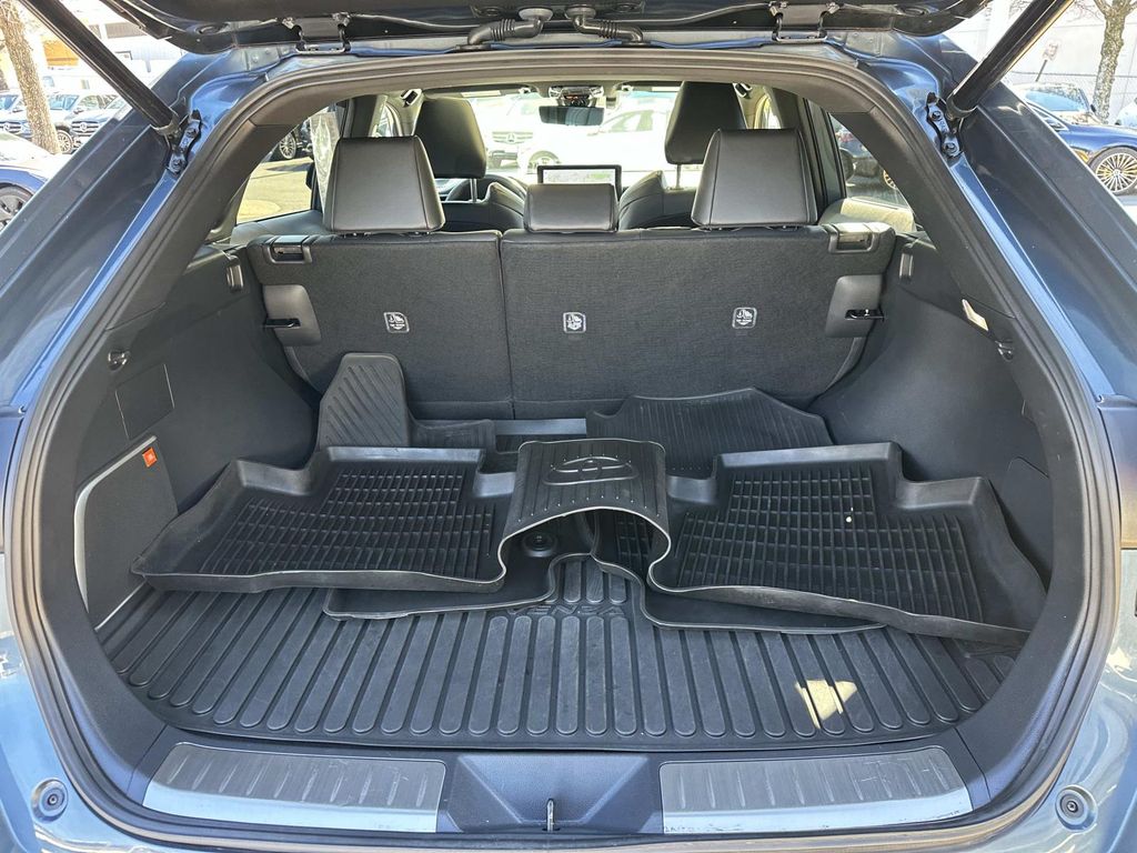 Thumbnail: 2023 Toyota Venza - 23