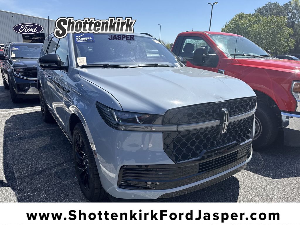 Gray Mist Metallic Tri-Coat 2025 Lincoln Navigator Reserve 4WD SUV / Crossover Four-Wheel Drive Automatic