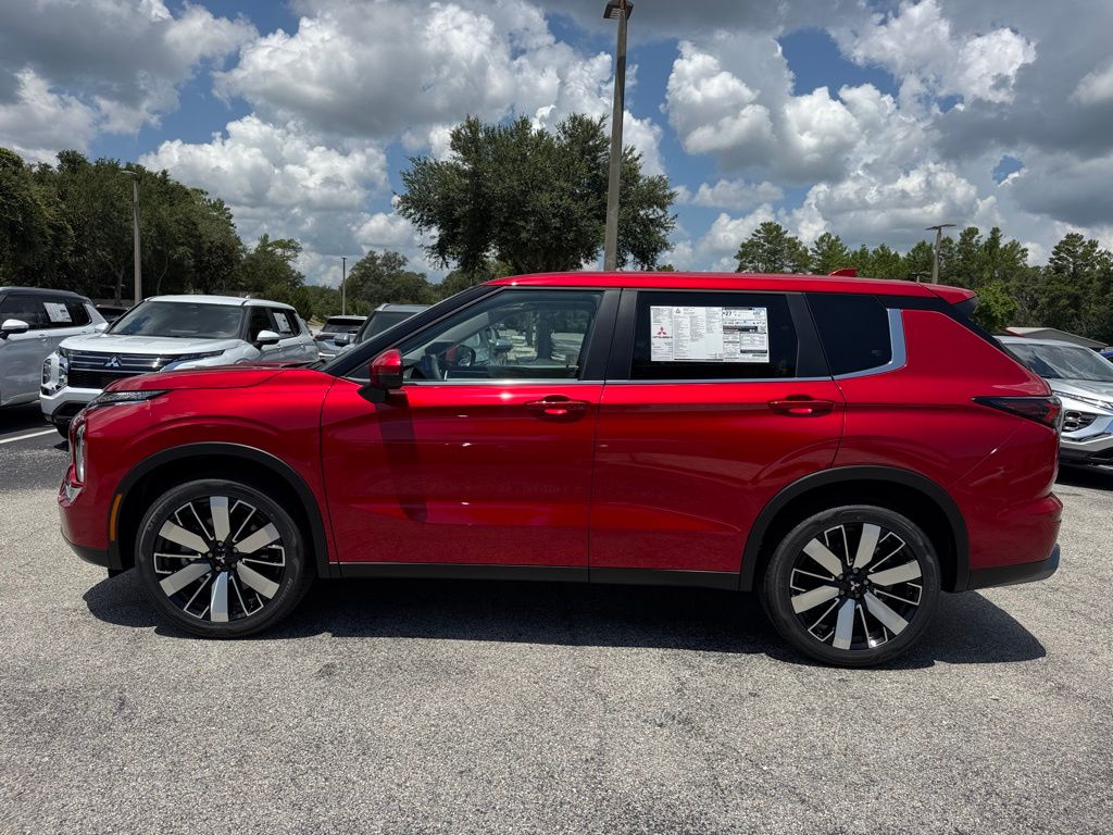 2025 Mitsubishi Outlander SE photo 4