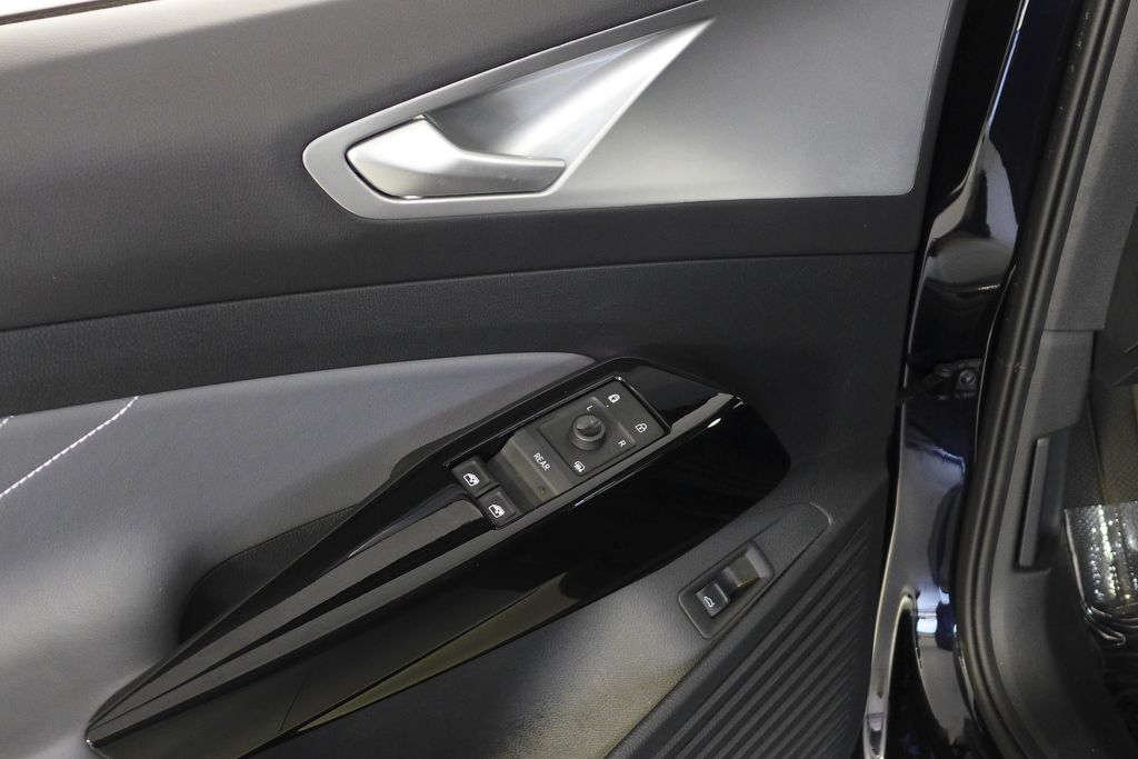 Thumbnail: 2023 Volkswagen ID.4 - 12
