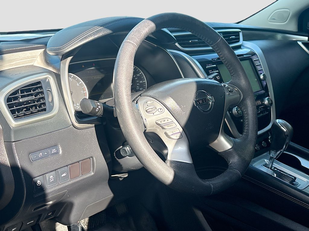 Used 2016 Black Nissan Platinum image 9